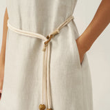 Vestido Comprido de Linho 100% com Contas no Decote Redondo e Cinto BELLA