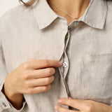 Camisa FELICITY em Linho 100% com Carcela Oculta e Bolso Aplicado