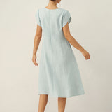 Vestido Midi FIONA 100% Linho com Gola Crescente e Manga com Folhos