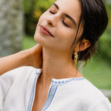 Vestido Midi em Linho 100% com Decote em V Bordado e Cinto FELLIS
