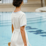 Vestido Midi em Linho 100% com Decote em V Bordado e Cinto FELLIS