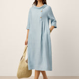 Vestido Maxi ELARAINE em Linho 100% com Gola Enrolada e Botões Assimétricos