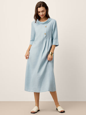 Vestido Maxi ELARAINE em Linho 100% com Gola Enrolada e Botões Assimétricos