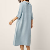 Vestido Maxi ELARAINE em Linho 100% com Gola Enrolada e Botões Assimétricos