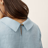 Vestido Maxi ELARAINE em Linho 100% com Gola Enrolada e Botões Assimétricos