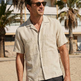 Camisa Henry de Linho 100% com Gola Cubana e Manga até ao Cotovelo