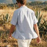 Camisa Henry de Linho 100% com Gola Cubana e Manga até ao Cotovelo