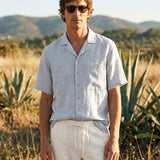 Camisa Henry de Linho 100% com Gola Cubana e Manga até ao Cotovelo