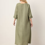 Vestido Maxi ZENOBIA em Linho 100%, com Pregas Centrais, Decote em V e Manga com Punho