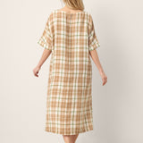Vestido Maxi LESLIE 100% Linho com Xadrez, Decote em V Profundo, Ombros Descaídos e Fendas Laterais