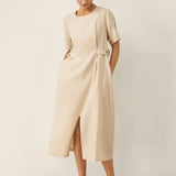 Vestido comprido XANDRA 100% linho com gola redonda e botões de atar