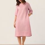 Vestido Midi SABRINA em Linho 100% Esculpido com Decote Canoa e Laço nas Costas