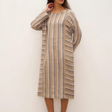 Vestido Midi ELSPETH em Linho 100% com Padrão Listrado Entrançado