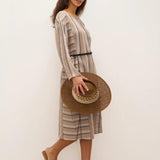 Vestido Midi ELSPETH em Linho 100% com Padrão Listrado Entrançado