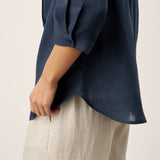 Camisa RANA de Linho 100% com Pregas Sanfonadas Esculpidas e Gola Redonda