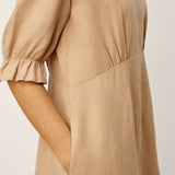 Vestido Comprido Zephyra de Linho 100% com Decote Redondo, Cintura Alta e Mangas com Folhos