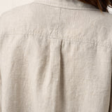 Camisa FELICITY em Linho 100% com Carcela Oculta e Bolso Aplicado