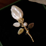 Broche Folha de Tulipa com Pérola de Água Doce