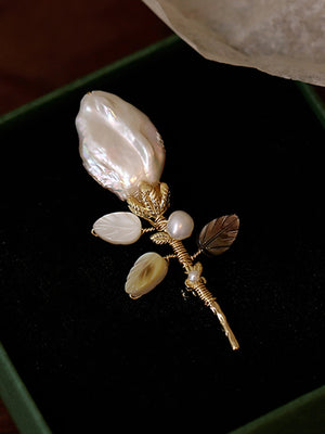 Broche Folha de Tulipa com Pérola de Água Doce