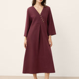Vestido Maxi Plissado de Algodão com Decote em V Assimétrico BELLATRIX