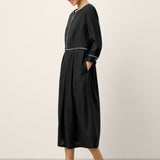 Vestido comprido com folhos e remate contrastante em linho-liocel NYX