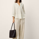 Top Pullover MARGOT em Linho e Liocel, com Gola Listrada e Pregas Invertidas