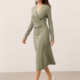 Vestido midi transpassado decote em V elástico MARNIE