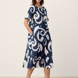 Vestido midi com cintura plissada e estampado abstrato em linho PRIYA