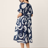 Vestido midi com cintura plissada e estampado abstrato em linho PRIYA