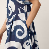 Vestido midi com cintura plissada e estampado abstrato em linho PRIYA