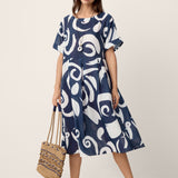 Vestido midi com cintura plissada e estampado abstrato em linho PRIYA