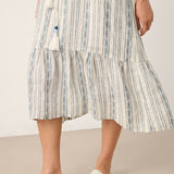 Vestido Maxi Boémio MARLOWE de Linho com Riscas Tribais, Decote em V, Folhos e Cinto Entrançado