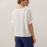Top com pregas e riscas 100% linho VIA