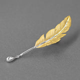 Broche de Pena Banhado a Prata
