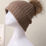 Gorro descaído em caxemira 100% canelada com pompom