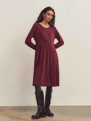 Vestido de Lã Merino com Detalhes Franzidos na Cintura