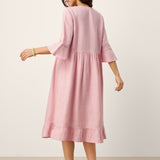 Vestido Midi em Linho 100% com Decote em V, Bainha com Folhos e Detalhe em Croché MARTHA