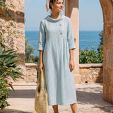 Vestido Maxi ELARAINE em Linho 100% com Gola Enrolada e Botões Assimétricos